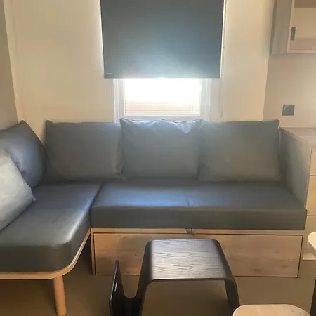 Mobil-home Neuf 6 A 8 Pers Au Les Palmiers, مكان تخييم Hyères