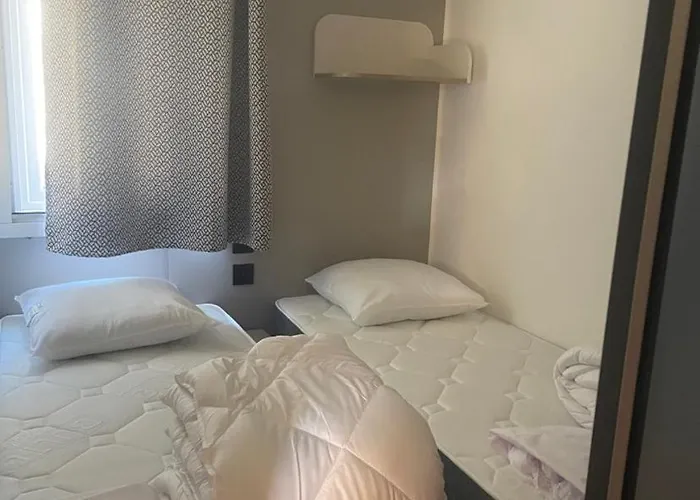 Campeggio Mobil-home Neuf 6 à 8 Pers Au Les Palmiers, *